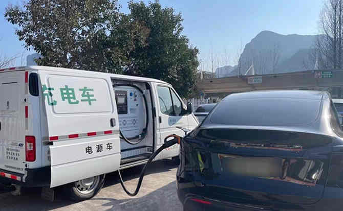 六合区汽车搭电
