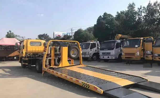 六合区汽车中途维修案例